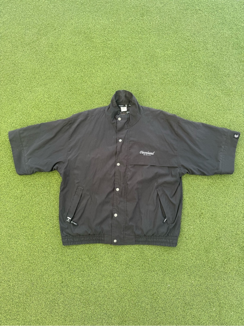RARE OVERSIZED MODERN SPORTY NYLON CLEVELAND GOLF BLACK BUTTON UP TEE